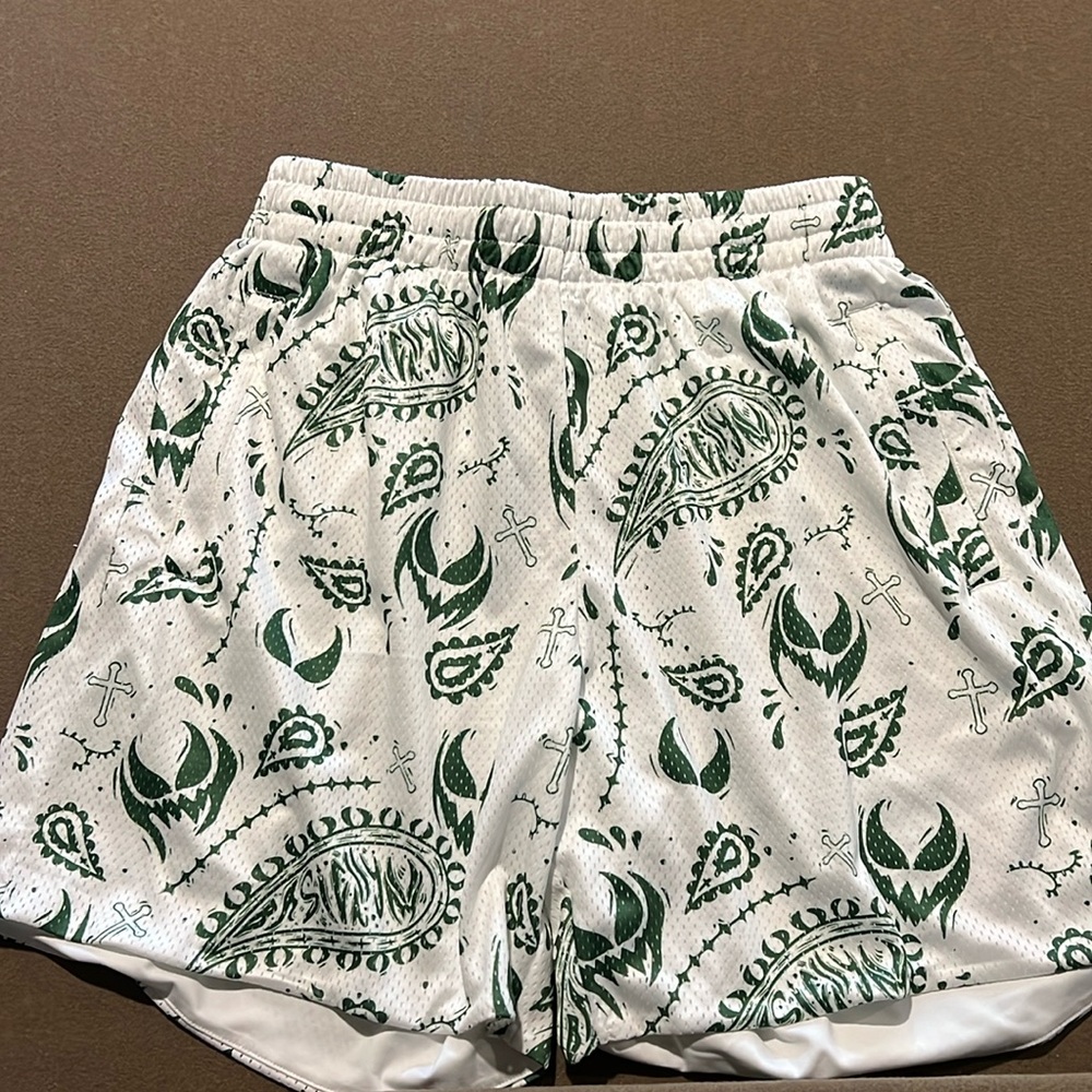 Brand New. Custom shorts. Mens medium